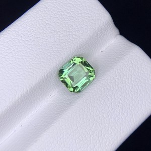 Pierre précieuse naturelle de tourmaline verte, pierre brute facettée pour la fabrication de bijoux, cristal de tourmaline - Product Image 1