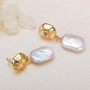 Pendientes de Perlas de Agua Dulce con Forma Barroca Francesa Cuadrada Blanca al por Mayor, Producto Elegante para Comercio Exterior - Product Image 1