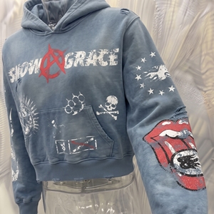 Sudadera con capucha corta con cremallera Snow Grace Winter, corte oversize, estilo streetwear, diseño estampado, unisex, azul, con bolsillo y detalles desgastados. - Product Image 5