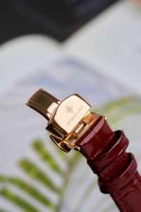 แฟชั่นกันน้ำ สแตนเลสทรงกลมอเล็กซานเดอร์ เฟอร์รอส 7282R-02 คริสตัลแซฟไฟร์ ยาง 50 ม. - Product Image 2