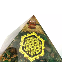 Proveedor al por mayor Feng Shui Piedras naturales religiosas Cristales Chips de ágata Orgonita Pirámide de energía de orgón para protección EMF