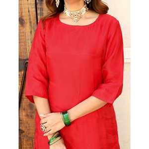 Ensemble de costume en organza et mousseline de soie rouge peint à la main, style bohème chic Bhumi, taille XS, avec haut à manches trois quarts - Product Image 1