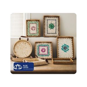 [DISPONIBLE] Plateau en rotin rectangulaire BLUE LOTUS avec incrustation de perles, style zen asiatique, pour usage décoratif, fabriqué à la main au Vietnam - Product Image 1