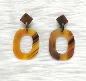 Pendientes Geométricos de Cuerno de Búfalo, Ecológicos, Hechos a Mano, con Patrón de Caparazón de Tortuga, Diseño Moderno Pulido, Artesanía Natural para Bodas - Product Image 1