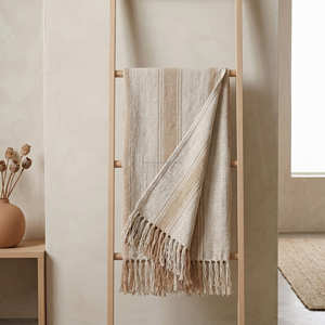 Plaid en coton slub rayé noir et naturel, tissé à la main, pour canapé, lit et décoration intérieure contemporaine - Product Image 6