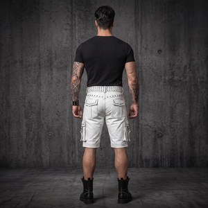 Shorts en cuir blancs cloutés, respirants, avec détails rivetés, taille mi-haute, fermeture boutonnée, coupe droite - Product Image 5