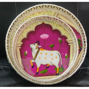 Plateau rond en métal bleu traditionnel Pichwai avec motif de vache blanche et de lotus peint à la main, assiette décorative orientale pour usage domestique - Product Image 5