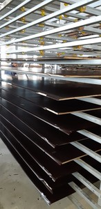 Contrachapado de película de 12mm ecológico de alta calidad de Vietnam, diseño moderno, precio competitivo con cara/parte posterior negra - Product Image 4