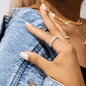 Anillo de Eternidad Clásico para Mujer en Oro Blanco con Moissanita, Corte Brillante Redondo, Engaste Pavé, Diseño Geométrico, Joyería de Boda - Product Image 3
