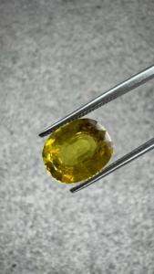 Saphir Jaune Naturel de Bangkok Certifié GIA, 4,02 Carats, Forme Ovale, Jaune Doré, Pierre Précieuse Non Montée pour Bijoux de Luxe Personnalisés - Product Image 3