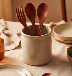 Ensemble de couverts en bois de haute qualité avec motif feuille, finition artisanale, parfait pour les restaurants, la salle à manger, la cuisine et les hôtels. - Product Image 4