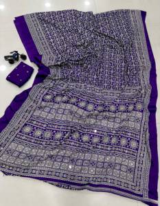 Hermoso Sari con Estampado Ajrakh y Trabajo de Espejos Reales - Product Image 3