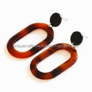 Bijoux de boucles d'oreilles en résine personnalisés Meilleurs cadeaux pour filles Boucle d'oreille en résine de conception supérieure Artisanat Boucle d'oreille en résine de conception moderne par UCI - Product Image 3