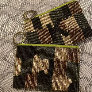 Porte-monnaie brodé et perlé fait main avec fermeture éclair, style tendance, couleur et logo personnalisables, vente en gros, Brazeal Studio - Product Image 1