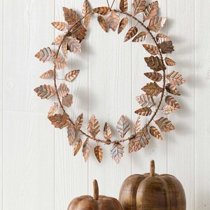 Couronne rustique en métal feuille de chêne, finition cuivre bronze vintage, élégante pour l'automne et la récolte, décoration murale ou à suspendre à la porte d'entrée pour les fêtes - Product Image 4