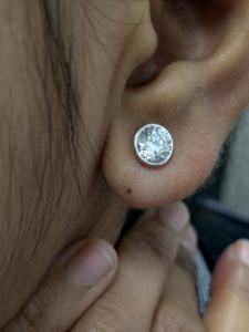 Boucles d'oreilles clous en or jaune massif 14 carats avec diamant de laboratoire rond de 2 carats serti clos, cadeau de mariage pour femme - Product Image 5