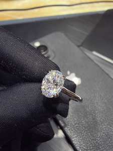 Élégante bague de fiançailles et de mariage en or blanc 10 carats sertie de diamants, design simple et éclatant, prête à offrir - Product Image 5