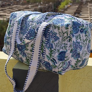 Large Quilted Cotton Duffel <b>Bag</b> Blue Floral Pattern Casual Travel Shoulder <b>Bag</b> High Capacity Weekend <b>Overnight</b> <b>Bag</b> - Product Image 2
