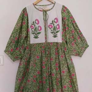 Robe longue en coton imprimée à la main, motif floral rouille, style bohème, manches ballon, faite à la main en coton indien, tenue d'été bohème - Product Image 5