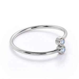 Bague de fiançailles tendance Rhaya Jewels, luxueuse et élégante, en argent sterling 925 plaqué rhodium, avec double pierre de lune sertie clos, fine et délicate - Product Image 2
