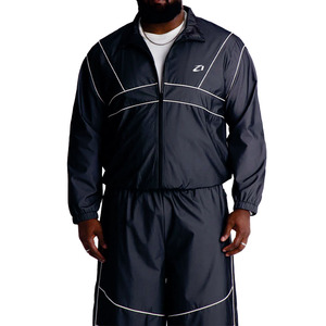 Conjunto Deportivo Personalizado para Hombre, Chaqueta Cortavientos Impermeable con Cremallera y Rayas Reflectantes, de Poliéster y Nailon, y Pantalones Cortos - Product Image 3