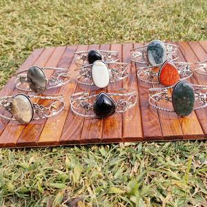 Brazaletes de Latón con Piedras Preciosas Naturales, Bañados en Plata, Clásicos Unisex para Equilibrio Energético, Bienestar Espiritual, Regalo Elegante - Product Image 2