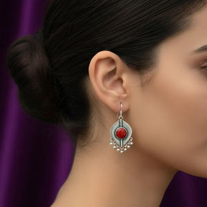 Boucles d'oreilles pendantes ethniques indiennes faites à la main en argent sterling 925 avec corail rouge de forme ronde pour femmes, pour mariage et fête - Product Image 4
