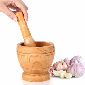 Mortero y pilón de madera tallados a mano para moler especias, hierbas, semillas e ingredientes orgánicos en la cocina. - Product Image 1