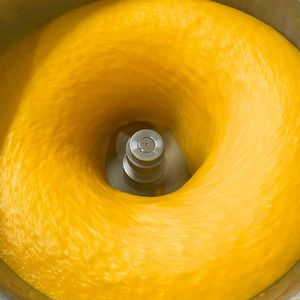 Purée de mangue congelée, issue de mangues mûres, pour les bases de smoothies, les mélanges de boissons, la préparation de desserts et la transformation alimentaire, Vietnam. - Product Image 3