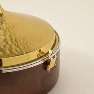 Plat de service rond en bois avec couvercle doré, design traditionnel de luxe, couleur unie, finition polie, pour les fêtes - Product Image 4