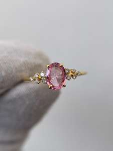 แหวนพลอยไพลินสีชมพู พลอยไพลินธรรมชาติ แหวนหมั้น เงินแท้ 925 ชุบทอง 14K แหวนพลอยไพลินสีชมพูสำหรับคนรัก - Product Image 2