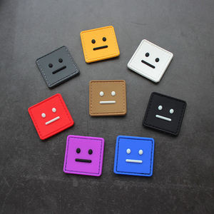 Parches de logotipo de goma PVC 3D personalizados para fabricantes de ropa, marcas de ropa, etiquetas de moda y productos promocionales - Product Image 3