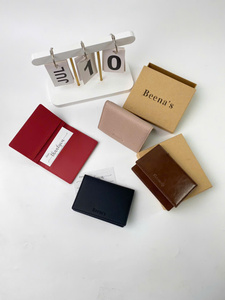 Porte-cartes minimaliste unisexe en cuir synthétique microfibre écologique, fermeture pliante, beige uni - Product Image 2