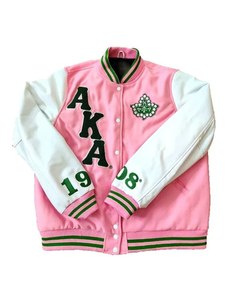 Chaqueta Universitaria Estilo Varsity con Logotipo Personalizado AKA 1908, Corte Regular, Parches Bordados, Estilo Vintage, Tejido Grueso - Product Image 3