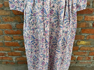 เดรสยาวผ้าฝ้ายพิมพ์ลายด้วยมือ 100% พร้อมงานปักและพู่ห้อย สไตล์ลำลองลายดอกไม้ ชุดยาวแบบอินเดีย ราคาขายส่ง - Product Image 2