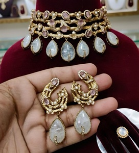 Atractivo Collar Gargantilla de Doble Moissanita con Cuentas de Latón Chapado en Oro de Calidad Premium, Anillo de Boda de Lujo Ajustable - Product Image 5