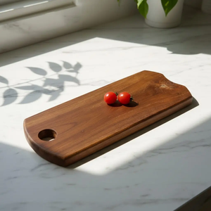 Tabla de Servir de Bambú Hecha a Mano, Ecológica y Duradera, para Pan, Queso, Carne, Bocadillos y Aperitivos - Product Image 1