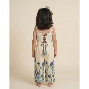 Ensemble coordonné sans manches pour enfants, brodé, en coton khadi, avec travail floral en dori et nœud assorti, pour les fêtes et les tenues décontractées. - Product Image 2