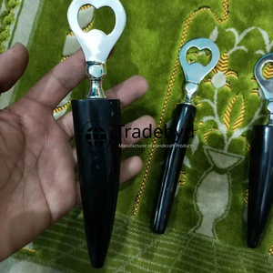 Ouvre-bouteille en corne de buffle naturelle pour accessoires de bar et cadeaux Tradebyd - Product Image 1