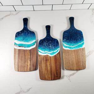 Tabla de Cortar Premium Hecha a Mano de Madera y Resina con Diseño de Vetas Naturales para Preparación de Alimentos en la Cocina, Servicio y Venta al por Mayor - Product Image 1
