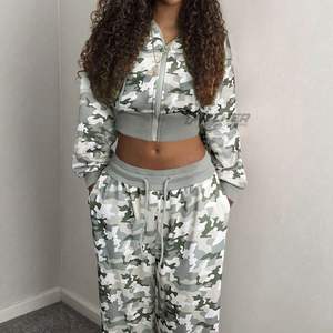 Ensemble jogging sweat-shirt femme en coton mélangé, survêtement femme avec logo personnalisé, fournisseur de survêtements femme en gros - Product Image 4