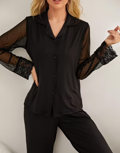 Prettylittlething - Camisón Corto Negro de Punto Elástico con Bolsillos de Satén, Transpirable, de Secado Rápido, con Cuello en V, Logotipo Personalizado, para Mujer - Product Image 2