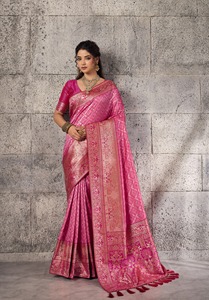Hermoso Sari de Seda Banarasi de Diseño con Blusa de Seda Tejida, Sari de Seda Suave para Bodas y Fiestas - Product Image 1