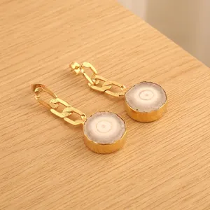 Boucles d'oreilles pendantes longues en quartz solaire naturel, couleur blanche, faites à la main, avec chaîne épaisse et fermoir à tige, style statement pour femme - Product Image 1