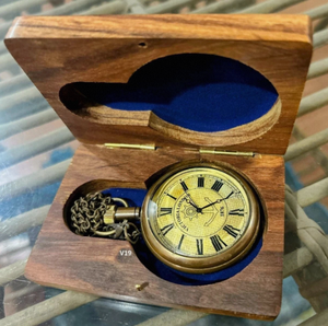 Montre de poche en laiton gravée à la main – Style vintage steampunk nautique - Product Image 3