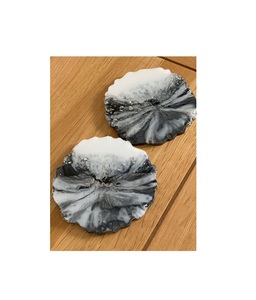 Ensemble de sous-verres en résine haute brillance avec surface durable et imperméable pour une utilisation quotidienne à la maison, au bureau et au café - Product Image 5