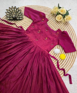 ชุดเดรสปักมือแฟนซี NC VICHITRA แบบมิดิ สวมใส่ได้ทุกวัน ราคาขายส่ง เสื้อผ้าชาติพันธุ์ สีชมพู - Product Image 4