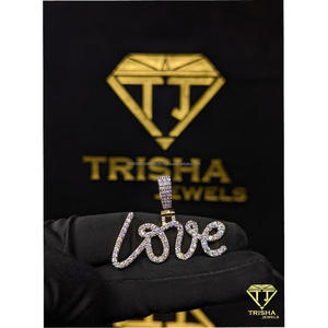 จี้รูปตัวอักษร "LOVE" แบบสั่งทำพิเศษ เงินแท้ 925 ประดับเพชรโมอิสซาไนต์ ดีไซน์ Iced Out ของขวัญวาเลนไทน์ โดย Trisha Jewels - Product Image 2