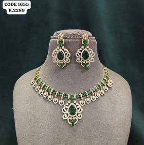 Ensemble collier et boucles d'oreilles élégants en rose pastel et ornés de pierres AD, en forme de goutte royale, pour femmes - Product Image 5