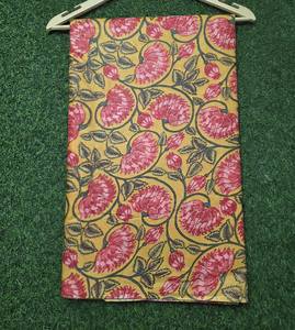 Tela de algodón floral con estampado de flores amarillas, azules y rojas por yarda, suave y ligera, de 43 pulgadas de ancho, para vestidos de niños y mujeres, y para coser. - Product Image 4